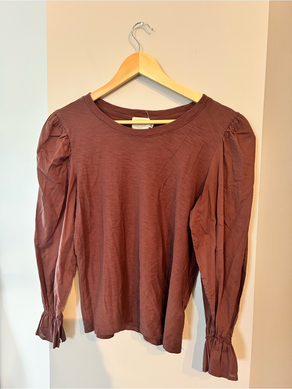Nation— puff sleeve top in burgundy
